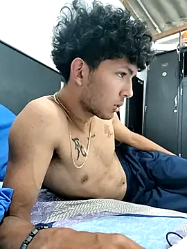 LyliaWood online show from 10-25-25, 07:41