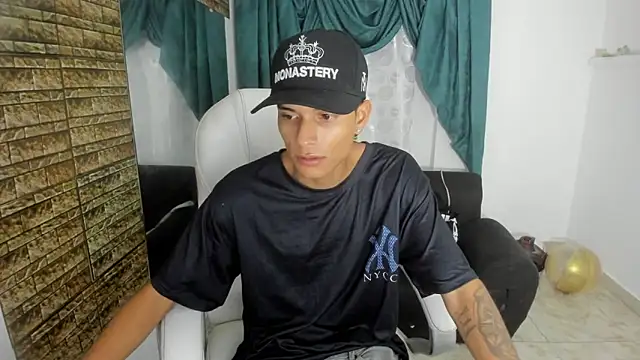 Snapshot of paul_booy chatting on 11-13-25, 02:21 paul booy online show from 11-13-25, 02:21