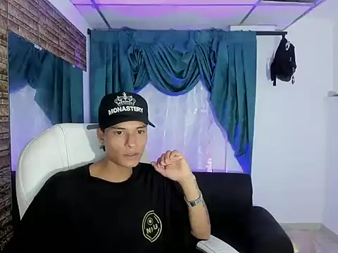 Snapshot of paul_booy chatting on 11-14-25, 03:05 paul booy online show from 11-14-25, 03:05