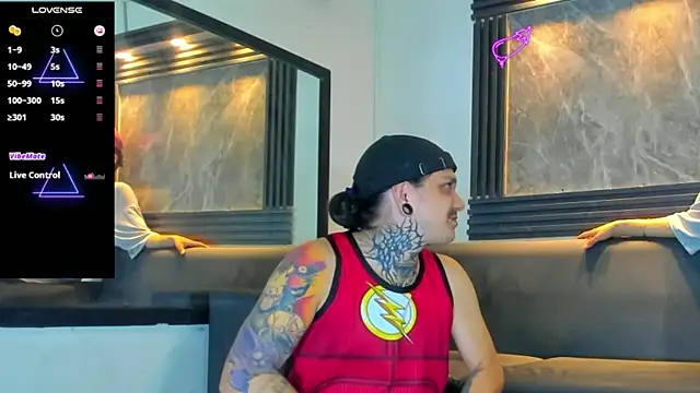 Snapshot of _AlecLawrence chatting on 12-05-25, 01:09 AlecLawrence online show from 12-05-25, 01:09