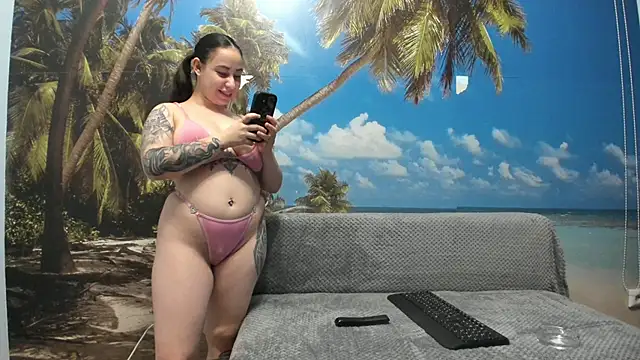 Snapshot of kimberd33 chatting on 11-14-25, 02:27 kimberd33 online show from 11-14-25, 02:27