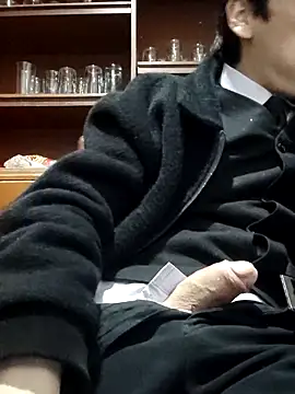 Snapshot of Carriata_larry chatting on 11-15-25, 03:15 Carriata larry online show from 11-15-25, 03:15