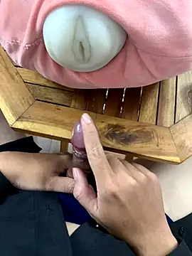 Snapshot of mrbigso22 chatting on 11-17-25, 04:51 mrbigso22 online show from 11-17-25, 04:51