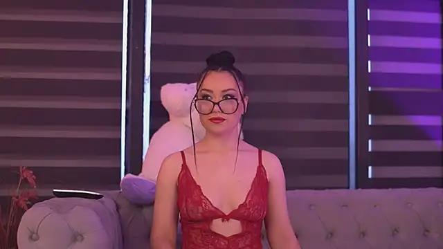 Snapshot of TiffanyVoss chatting on 11-03-25, 06:03 TiffanyVoss online show from 11-03-25, 06:03