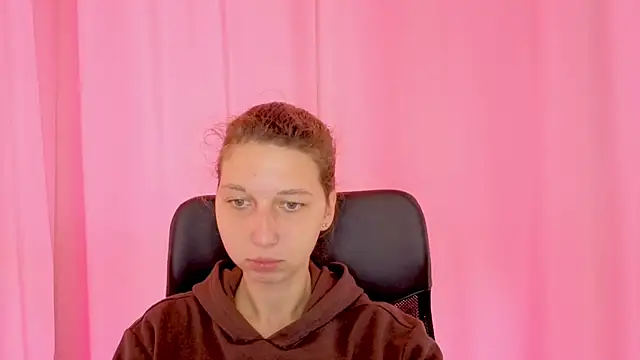 Snapshot of CuteEllii chatting on 10-23-25, 09:19 CuteEllii online show from 10-23-25, 09:19