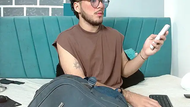 Zac Golden online show from 12-20-25, 12:01