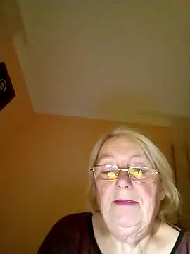 Snapshot of AmyLove353 chatting on 10-31-25, 08:43 AmyLove353 online show from 10-31-25, 08:43