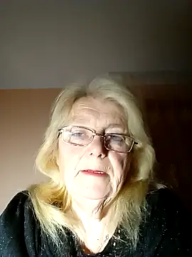 Snapshot of AmyLove353 chatting on 11-15-25, 04:21 AmyLove353 online show from 11-15-25, 04:21