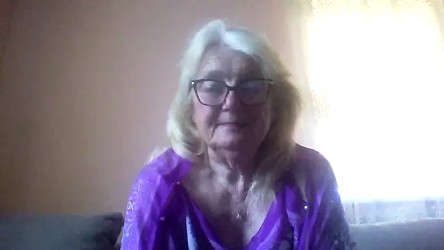 Snapshot of AmyLove353 chatting on 06-05-26, 03:46 AmyLove353 online show from 06-05-26, 03:46