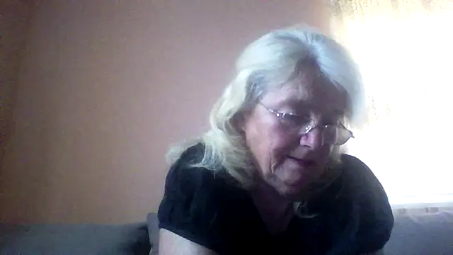 Snapshot of AmyLove353 chatting on 06-11-26, 03:26 AmyLove353 online show from 06-11-26, 03:26