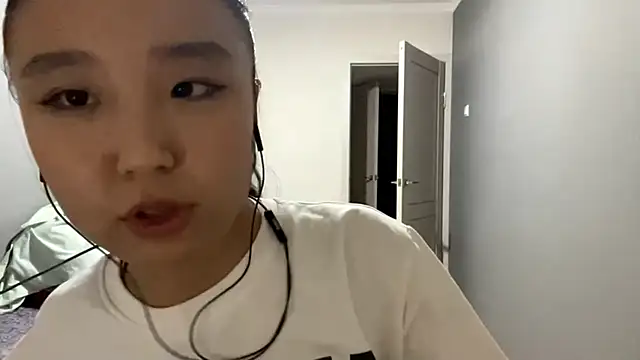 LiaPilksi online show from 10-20-25, 05:13