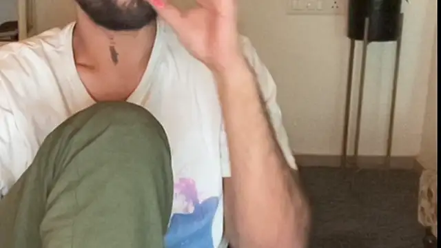 Snapshot of MakeMeAwareAah chatting on 12-01-25, 01:27 MakeMeAwareAah online show from 12-01-25, 01:27