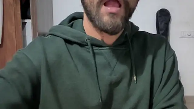 Snapshot of MakeMeAwareAah chatting on 01-11-26, 03:50 MakeMeAwareAah online show from 01-11-26, 03:50