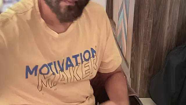 Snapshot of MakeMeAwareAah chatting on 04-15-26, 11:50 MakeMeAwareAah online show from 04-15-26, 11:50