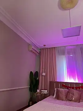 Snapshot of HugeBoobsAlice chatting on 11-23-25, 01:11 HugeBoobsAlice online show from 11-23-25, 01:11