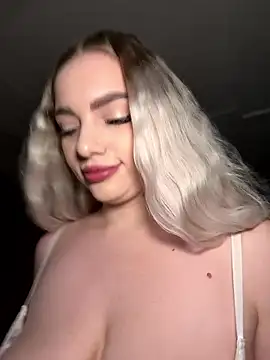 Snapshot of HugeBoobsAlice chatting on 01-11-26, 05:12 HugeBoobsAlice online show from 01-11-26, 05:12