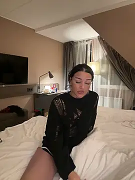 Gabbyys online show from 11-25-25, 11:49