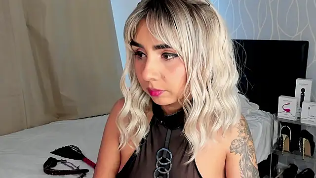 Snapshot of Emilyvalk_ chatting on 12-14-25, 08:46 Emilyvalk online show from 12-14-25, 08:46