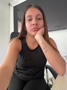 Snapshot of Talia_Bonet chatting on 05-13-26, 04:37 Talia Bonet online show from 05-13-26, 04:37