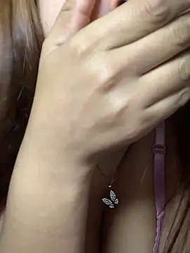 Snapshot of Tefii2298 chatting on 10-31-25, 04:35 Tefii2298 online show from 10-31-25, 04:35