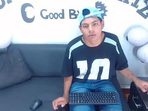 Snapshot of Yordi_Alpha chatting on 10-28-25, 12:25 Yordi Alpha online show from 10-28-25, 12:25