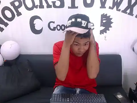 Snapshot of Yordi_Alpha chatting on 10-28-25, 12:30 Yordi Alpha online show from 10-28-25, 12:30