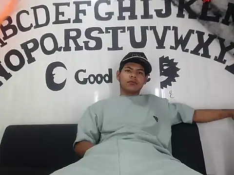 Snapshot of Yordi_Alpha chatting on 10-31-25, 12:28 Yordi Alpha online show from 10-31-25, 12:28