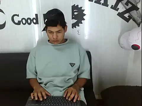 Snapshot of Yordi_Alpha chatting on 11-01-25, 01:57 Yordi Alpha online show from 11-01-25, 01:57