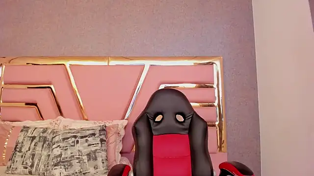 Britanny-Jhonsons online show from 12-23-25, 02:20