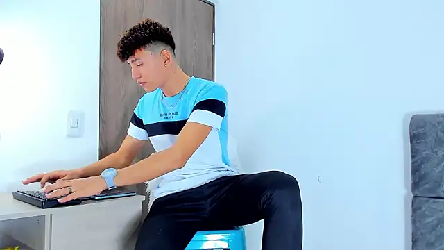 Nicolas Torres  online show from 11-19-25, 04:01