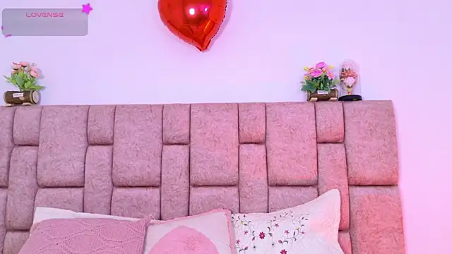 Snapshot of Karina_Wong chatting on 10-22-25, 07:57 Karina Wong online show from 10-22-25, 07:57