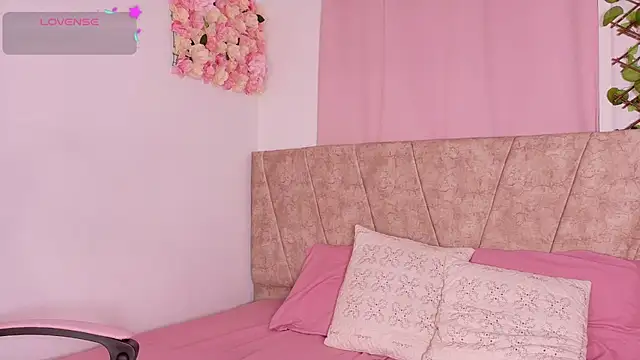 Snapshot of Karina_Wong chatting on 11-19-25, 07:25 Karina Wong online show from 11-19-25, 07:25