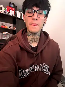 Snapshot of sflps chatting on 12-15-25, 08:02 sflps online show from 12-15-25, 08:02