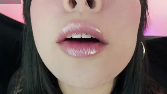 Snapshot of mia_roux1 chatting on 06-21-26, 10:45 mia roux1 online show from 06-21-26, 10:45