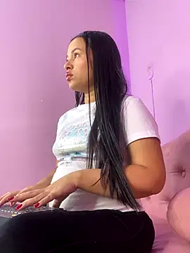 Snapshot of PaulaCruz01 chatting on 10-29-25, 02:36 PaulaCruz01 online show from 10-29-25, 02:36