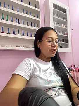 Snapshot of PaulaCruz01 chatting on 11-04-25, 07:02 PaulaCruz01 online show from 11-04-25, 07:02