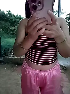 Snapshot of Irin_jo chatting on 05-17-26, 10:39 Irin jo online show from 05-17-26, 10:39