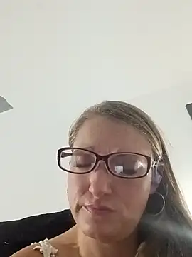 creamylittlecupcake online show from 10-23-25, 10:03