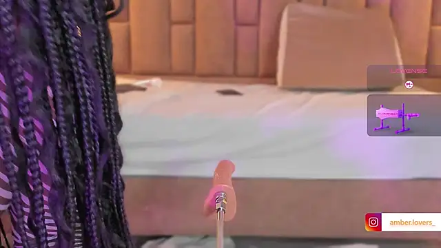 Snapshot of Miss_ambrer_ chatting on 10-23-25, 05:07 Miss ambrer online show from 10-23-25, 05:07