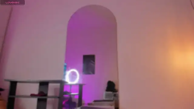 Snapshot of Miss_ambrer_ chatting on 11-14-25, 04:22 Miss ambrer online show from 11-14-25, 04:22