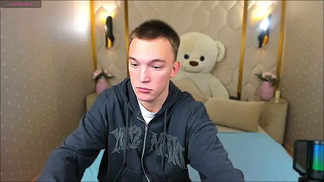 Snapshot of Derek_Banville chatting on 10-30-25, 12:17 Derek Banville online show from 10-30-25, 12:17