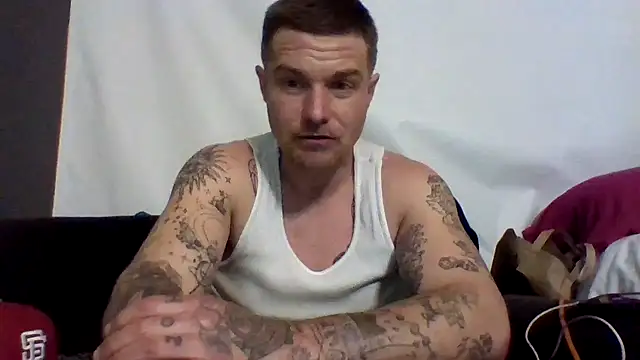 Snapshot of DadDDick925 chatting on 02-04-26, 09:26 DadDDick925 online show from 02-04-26, 09:26