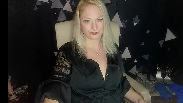 Snapshot of MonicaMis chatting on 11-25-25, 03:34 MonicaMis online show from 11-25-25, 03:34