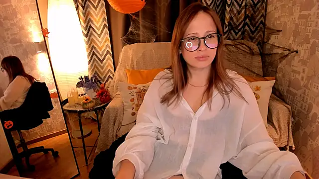  SilverMoon  online show from 10-22-25, 08:47