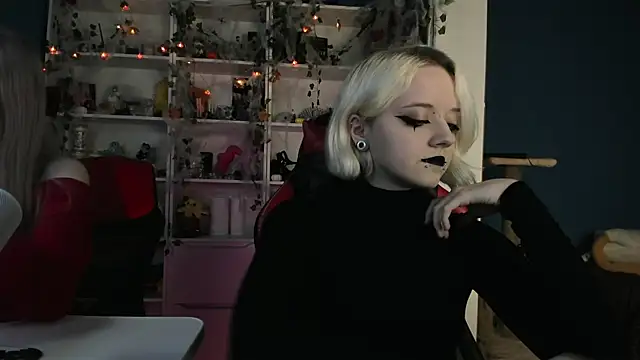 Snapshot of Holy_Mistress_S chatting on 10-31-25, 10:49 Holy Mistress S online show from 10-31-25, 10:49