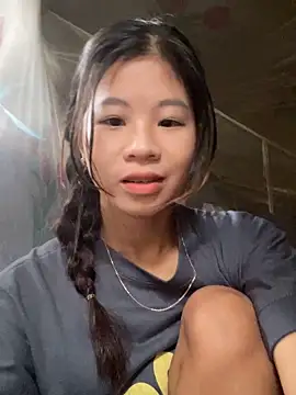 Snapshot of ninixinh chatting on 10-25-25, 02:52 ninixinh online show from 10-25-25, 02:52