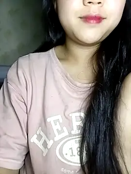 Quynhsumon online show from 02-14-26, 02:25