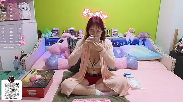  HeraLuna  online show from 01-09-26, 09:38