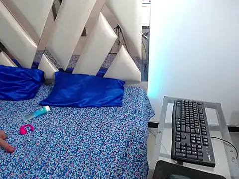 Snapshot of yuliet_latin69 chatting on 10-24-25, 01:51 yuliet latin69 online show from 10-24-25, 01:51