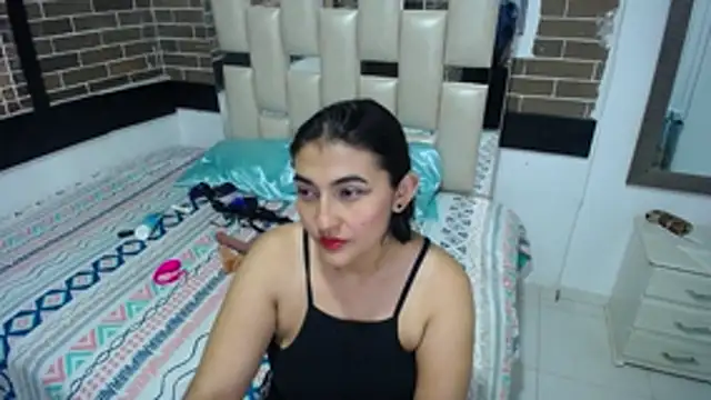 Snapshot of yuliet_latin69 chatting on 11-23-25, 01:33 yuliet latin69 online show from 11-23-25, 01:33